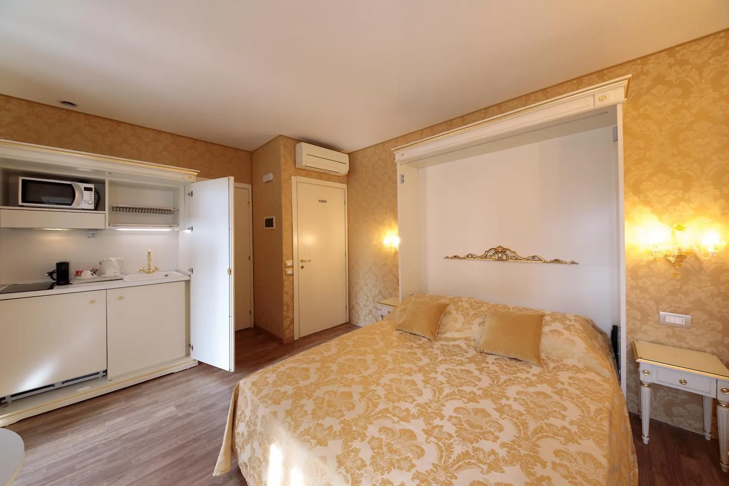 Residenza Fiore Venice 0*,